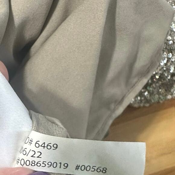 Express Silver Sequin One Puff Shoulder Top - Picture 7 of 7